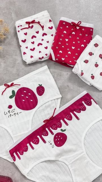 شورت توت فرنگی